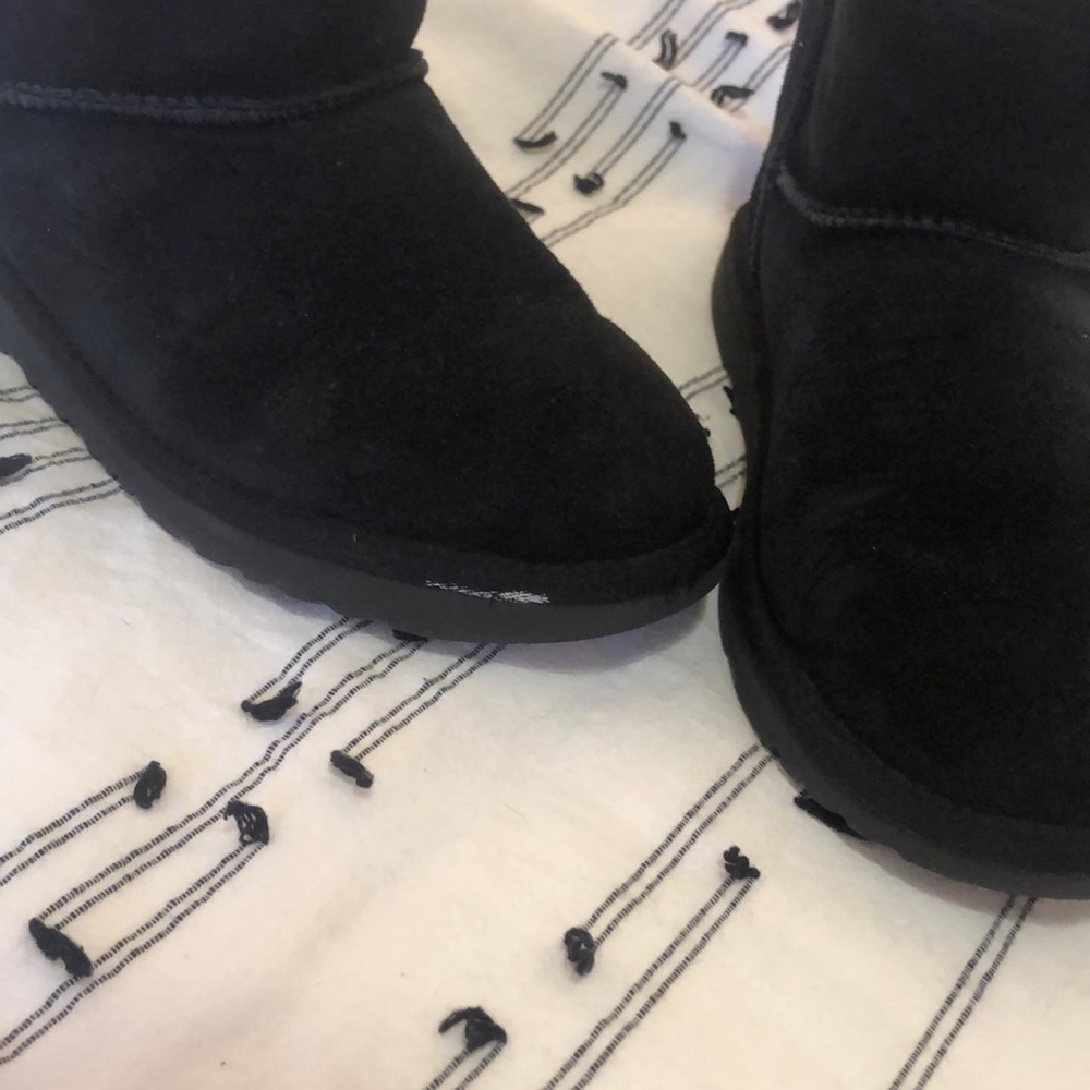 EUC SHORT BLACK UGGS - Picture 4 of 6